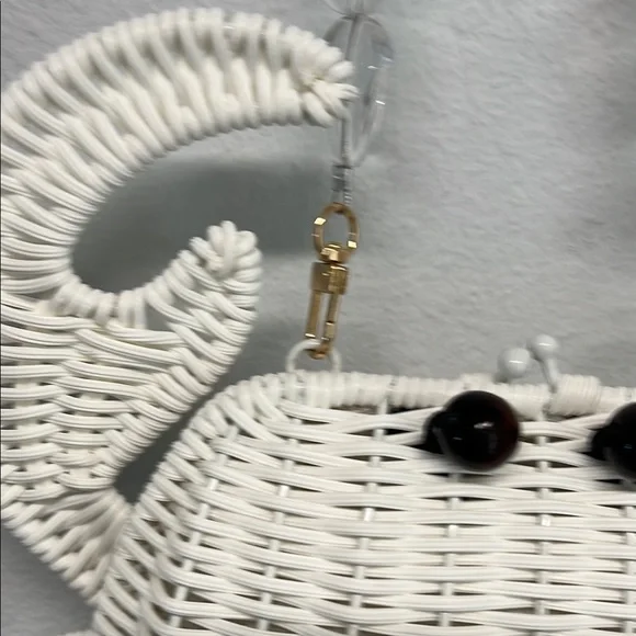 Savannah White Crab-Shaped Bag 🦀✨👜